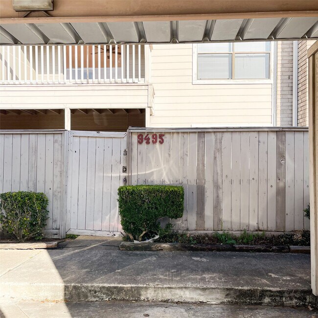 Building Photo - 9495 Pagewood Ln