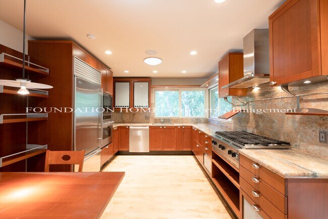 Building Photo - Upscale Country Club 3BD/2BA with BONUS Ro...