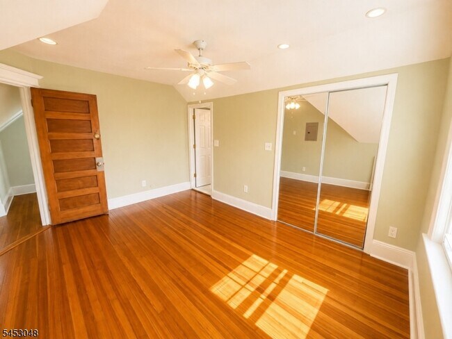 Building Photo - 2 Cloverhill Pl
