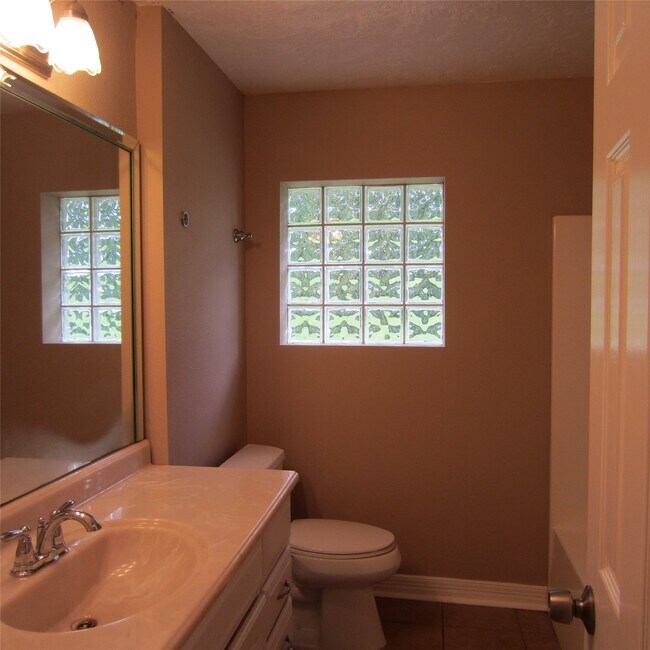 Building Photo - 18675 Ferne Dr