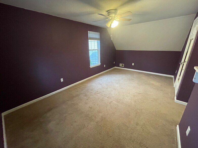 Building Photo - 16 Bowstring Way