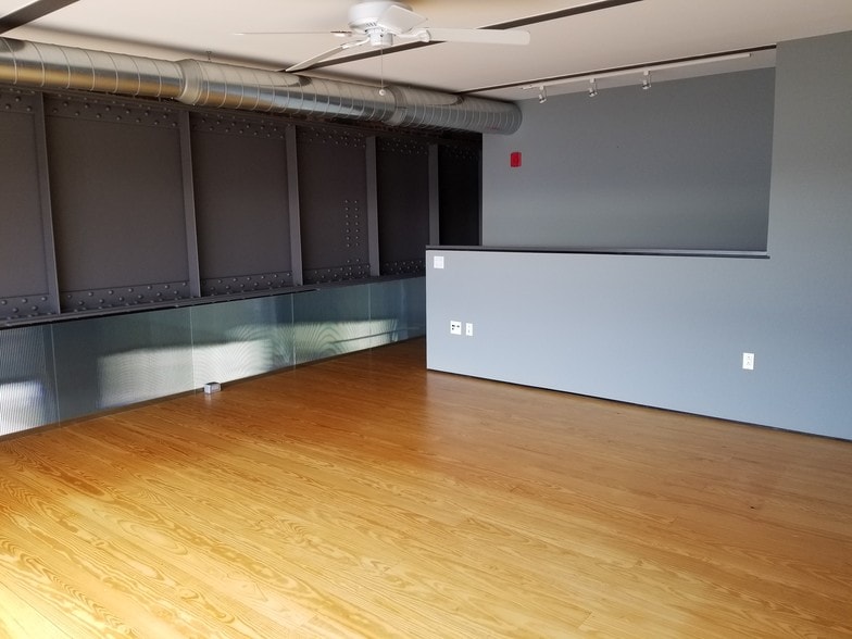 Building Photo - 804 N Neil St