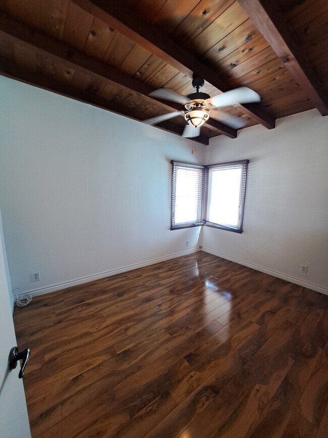 Building Photo - 1815 N Edison Blvd