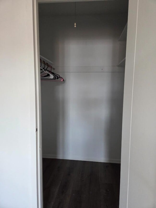 Building Photo - 3046 S Moreland Blvd