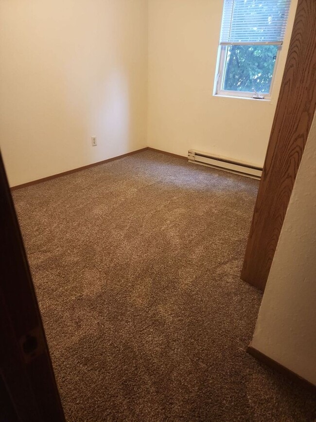 Building Photo - Spacious 3 Bedroom Apartment in Montgomery...