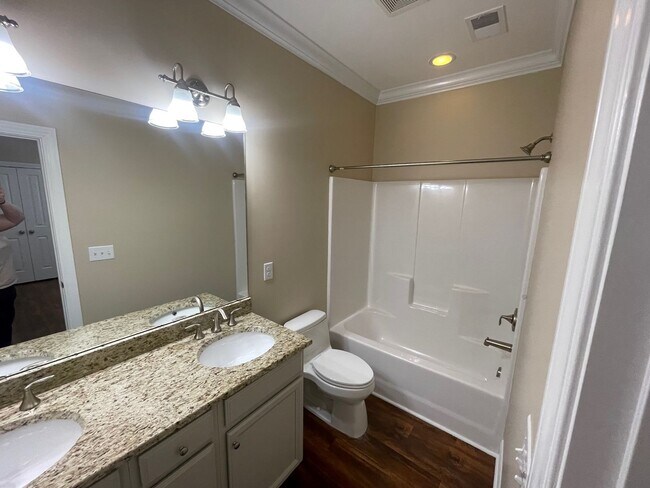 Building Photo - Beautiful 3bed, 2bath Home in Park Circle