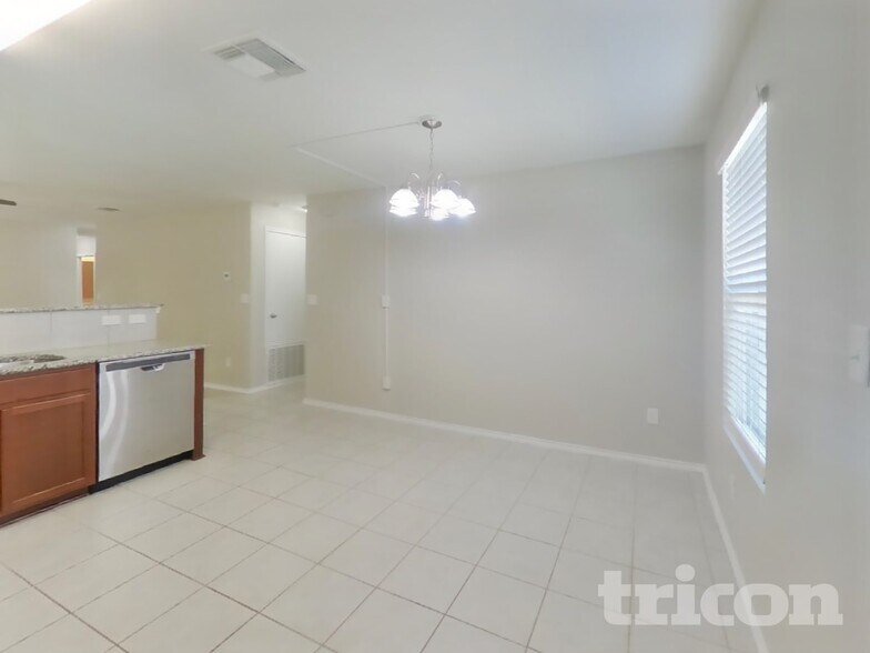 Building Photo - 310 Mistflower