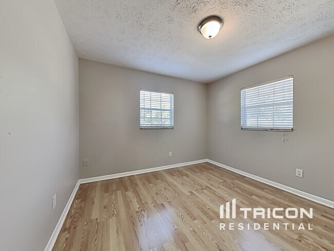 Building Photo - 1003 Meadow Ln