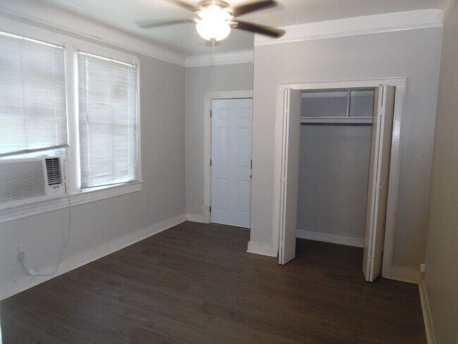 Building Photo - N261