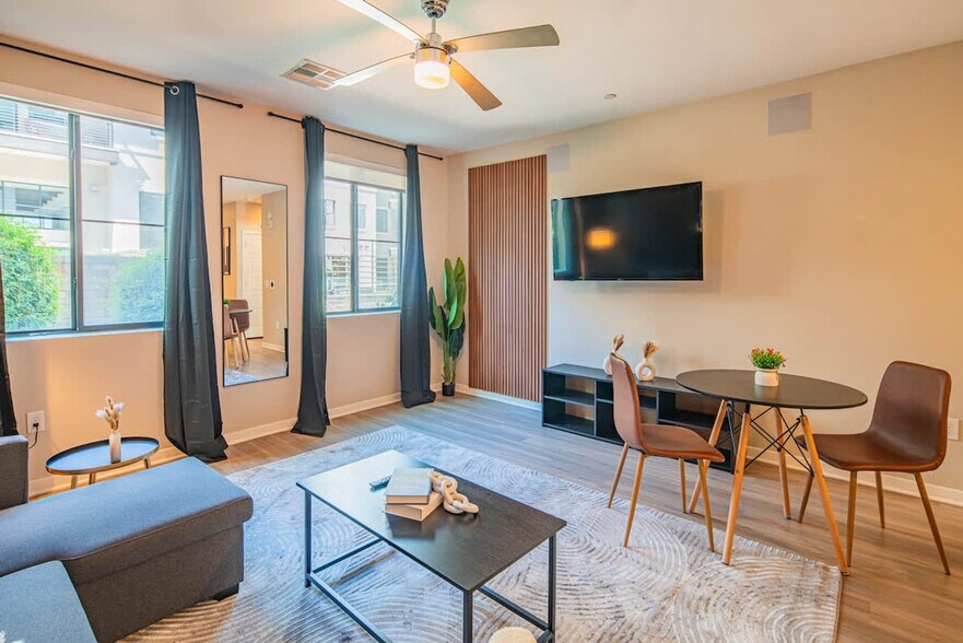 Building Photo - 730 E Marlette Ave