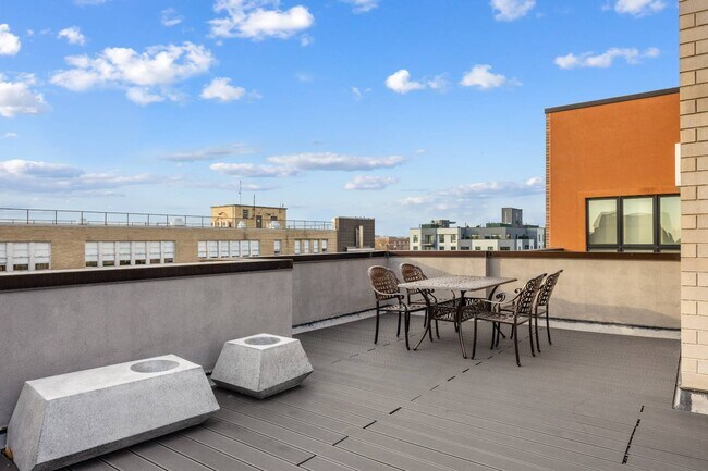 Building Photo - 2491 Ocean Ave