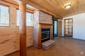 Building Photo - Gem in Fountain Hills!