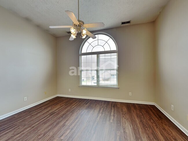 Building Photo - 884 Pin Oak Dr