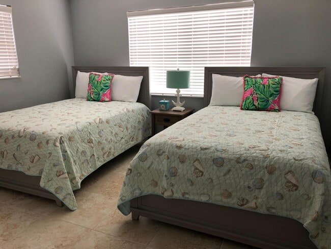 Building Photo - 1236 Beach Rd