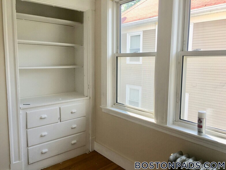 Building Photo - 102 Nonantum St