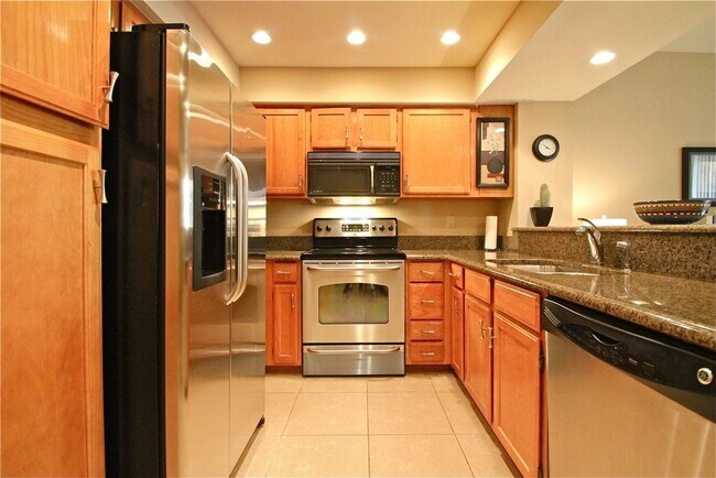 Building Photo - Two bedroom condo