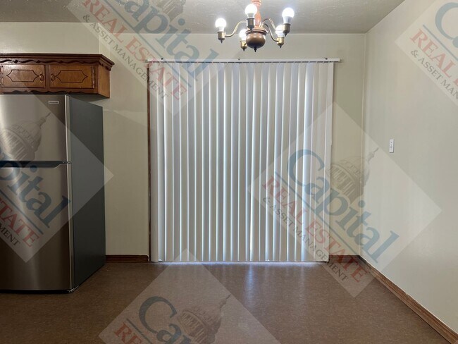 Building Photo - Cute Home Available!