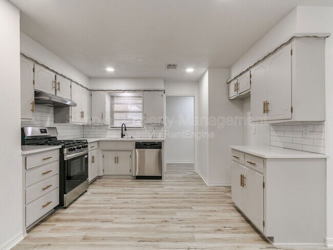 Building Photo - 104 Marilyn Ave