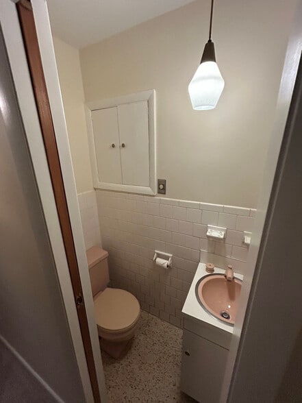 Building Photo - 5 Pine St