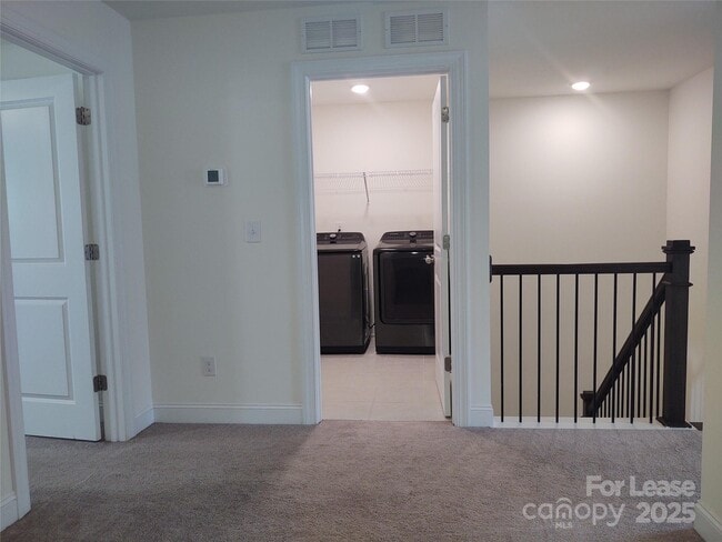 Building Photo - 2235 Blewett Dr