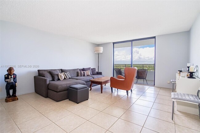 Building Photo - 2500 Parkview Dr