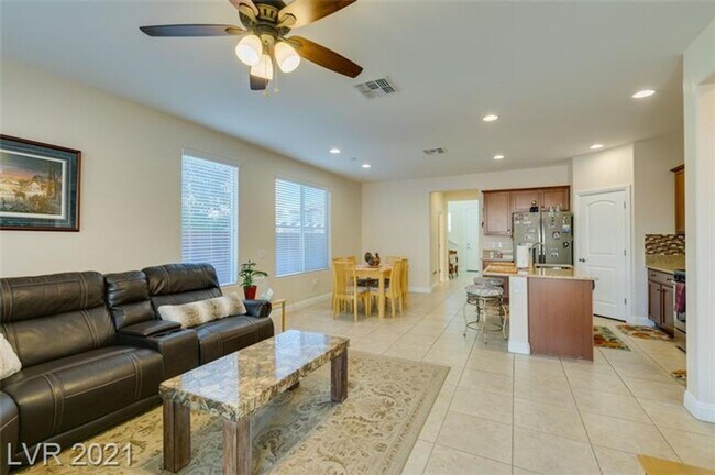 Building Photo - Mountains Edge 4 Bedroom!