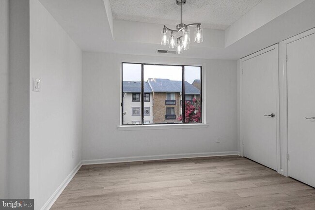 Building Photo - 10223 Valentino Dr