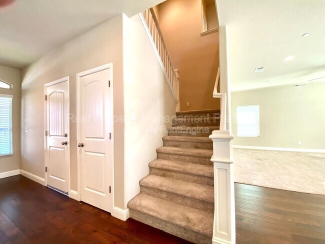 Building Photo - 6162 E Farrin Ave