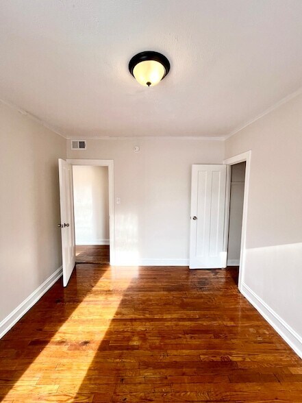 Building Photo - 1148 N Lawndale Ave