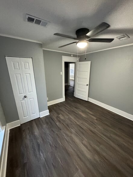 Building Photo - 220 E Morgan St