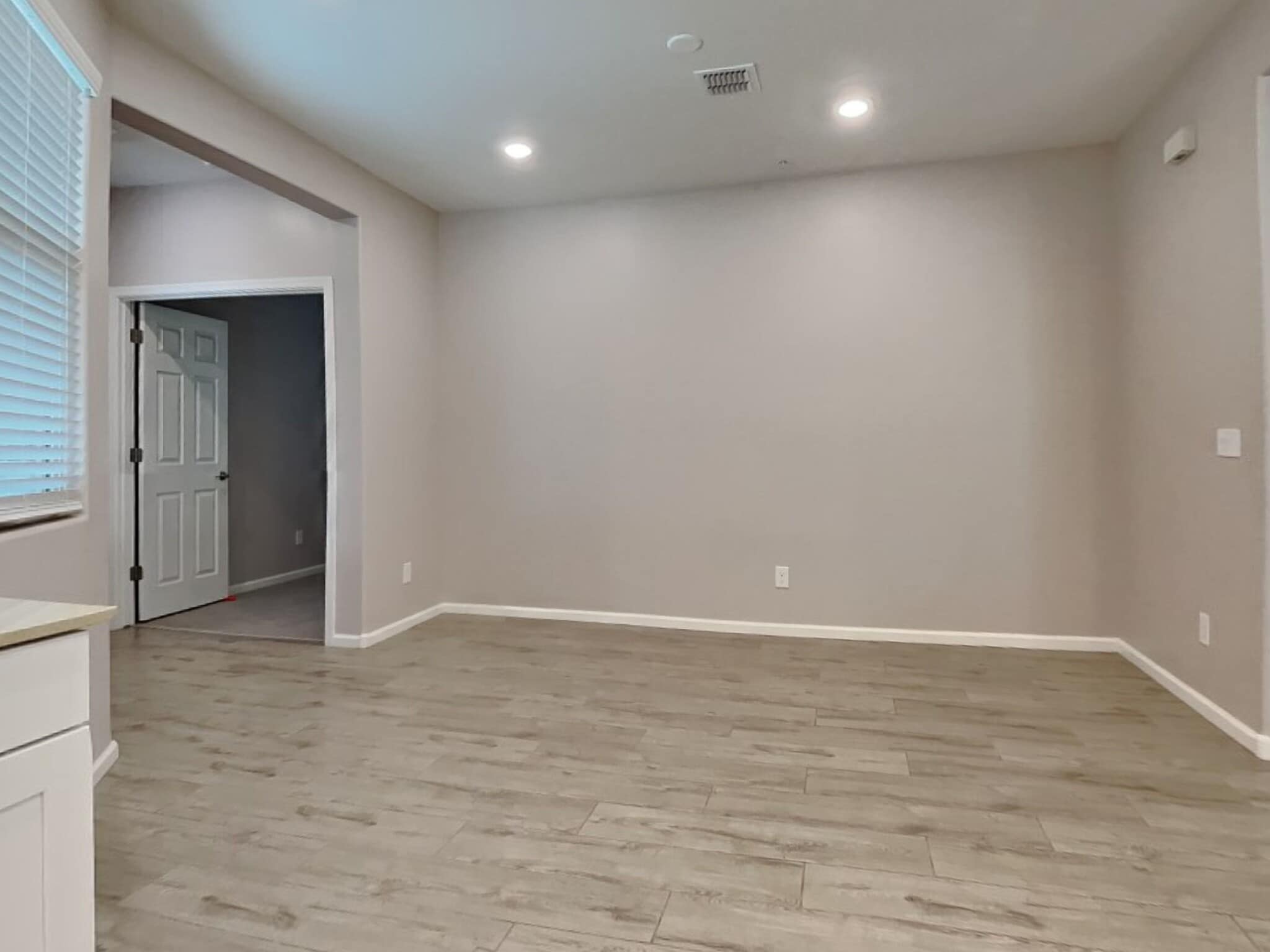 Building Photo - 21266 W Wilshire Dr
