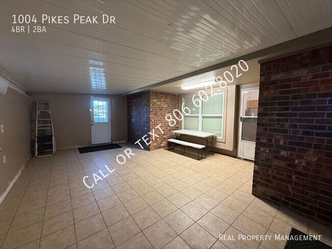 Building Photo - 1004 Pikes Peak Dr