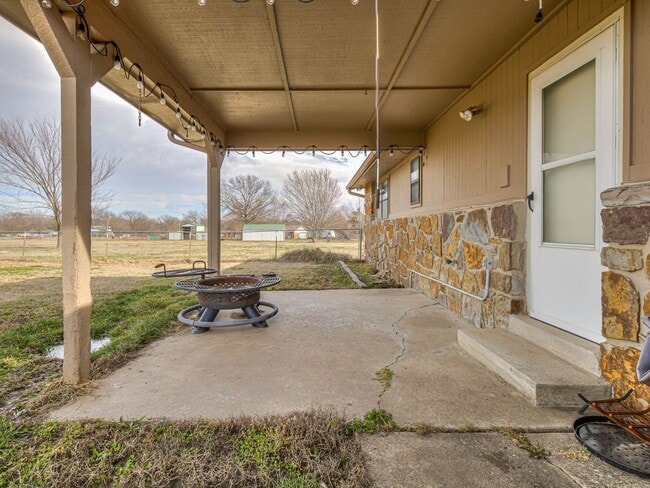 Building Photo - Beautiful 3 bedroom home in the heart of Coweta!