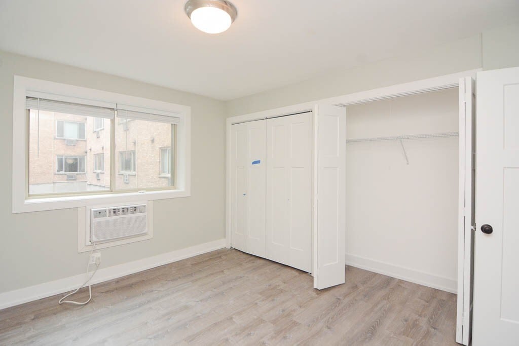 Building Photo - 447 W Surf St