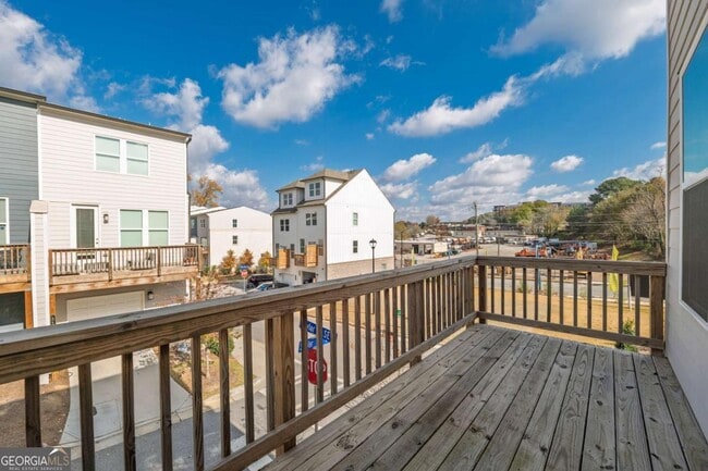 Building Photo - 313 Skylar Way SE