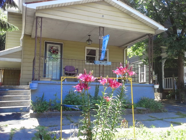 Building Photo - 5 Varick St