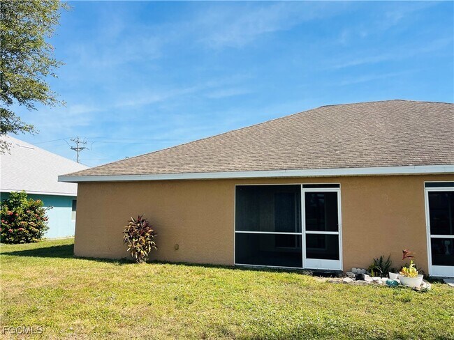 Building Photo - 3018 SE Santa Barbara Pl