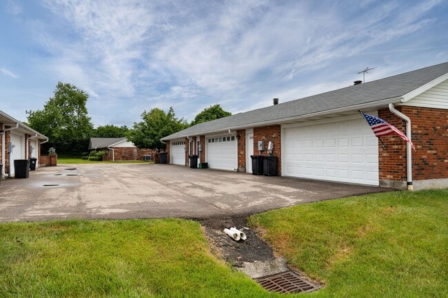 Building Photo - COME SEE THIS BEAUTY!