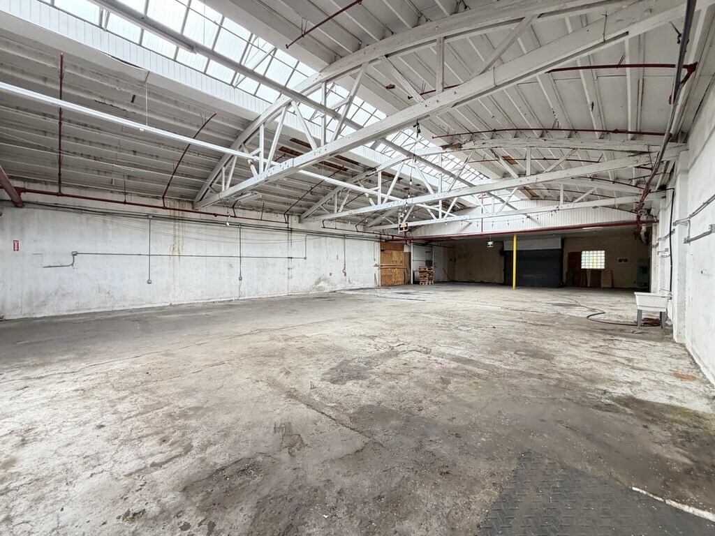 Building Photo - 610 N Albany Ave