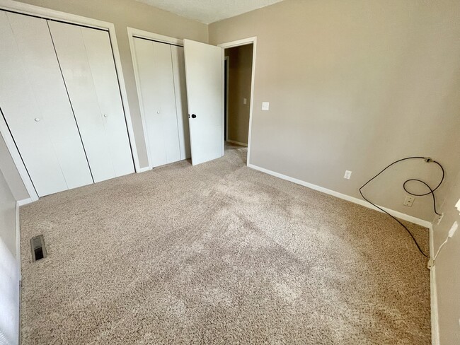 Building Photo - 105 Colony Dr