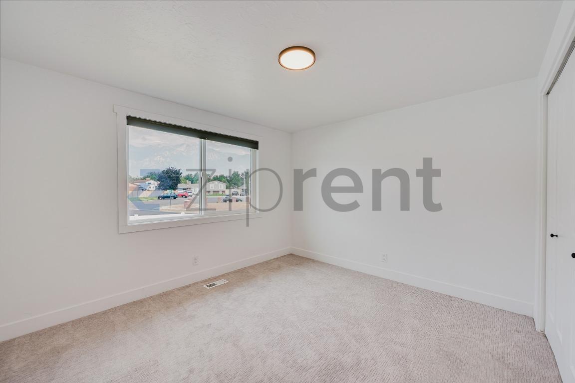 Building Photo - Unit