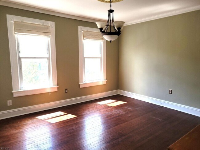 Building Photo - 115 Maolis Ave