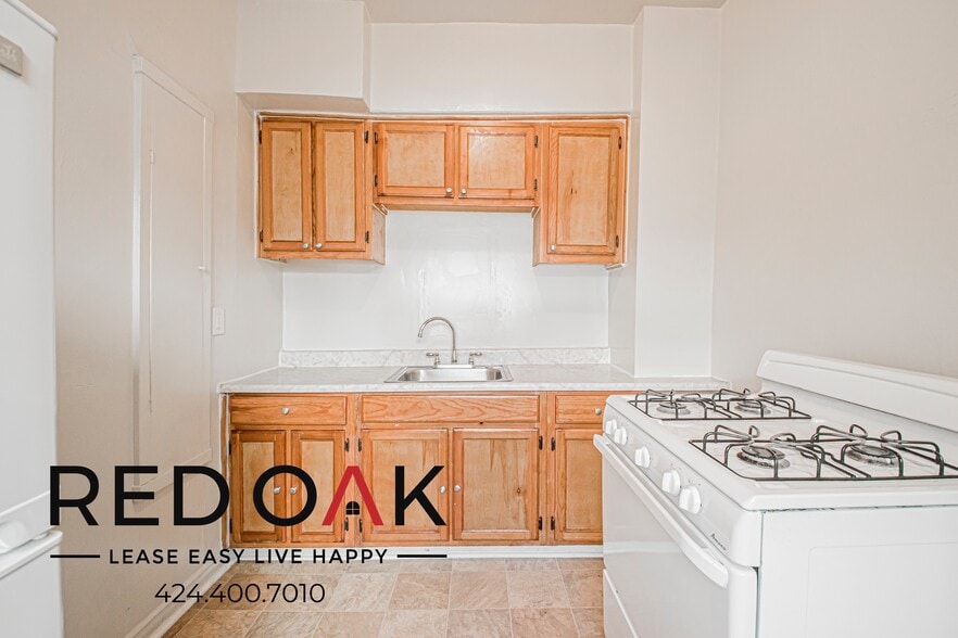 Building Photo - 610 S Kenmore Ave