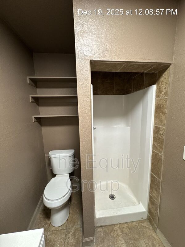 Building Photo - 435 Redington St