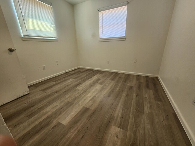 Building Photo - 609 38th St