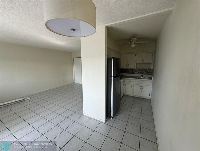 Building Photo - 1814 E Oakland Park Blvd