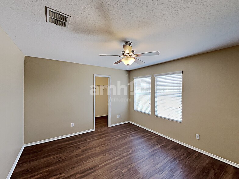 Building Photo - 9239 Pacific Maple
