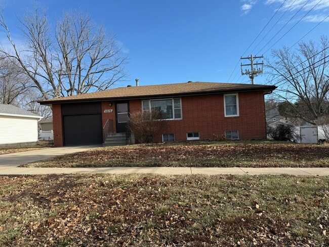 Building Photo - 4210 S 49th St