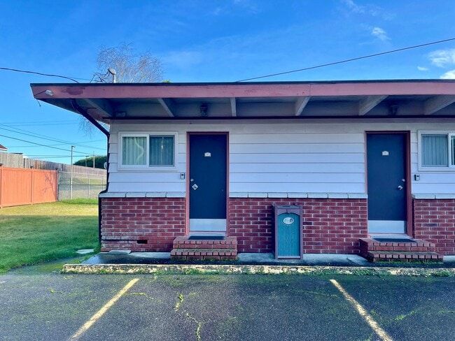 Building Photo - 971 N Montesano St