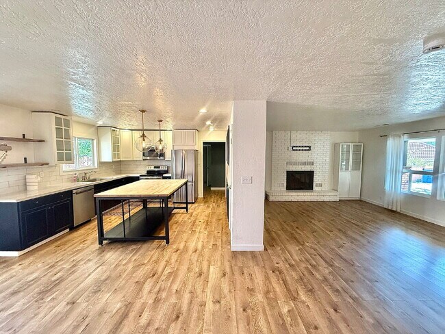 Building Photo - 1149 E Elder Cir